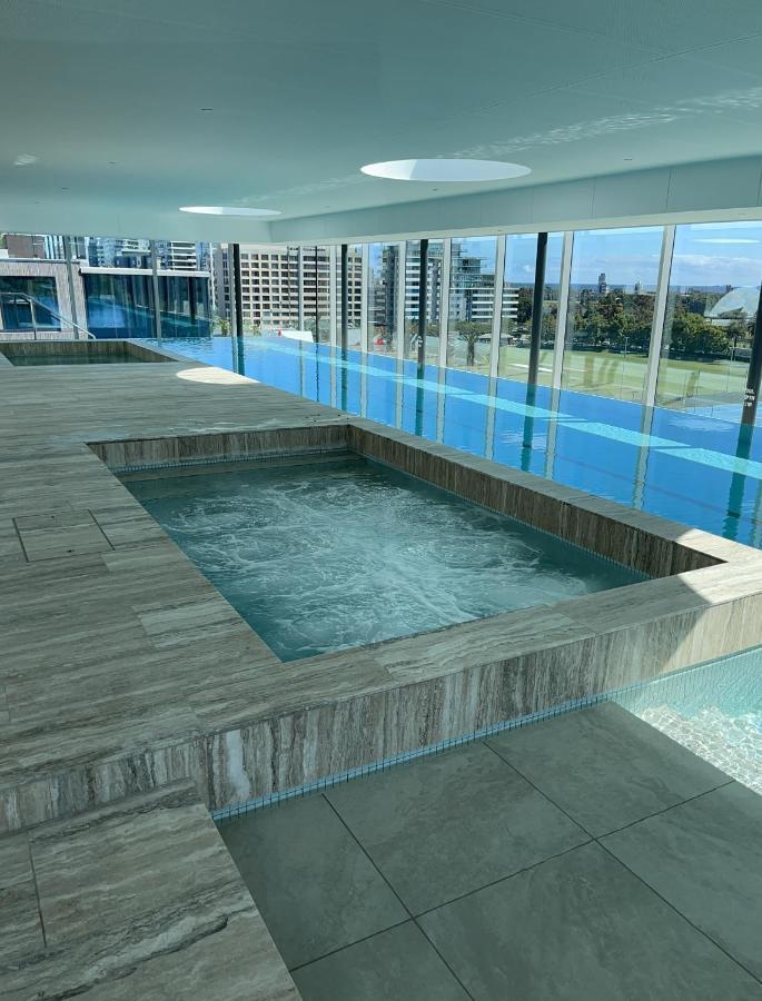 The Fawkner Apartment Bay-View Pool/Gym Free Parking เมลเบิร์น ภายนอก รูปภาพ